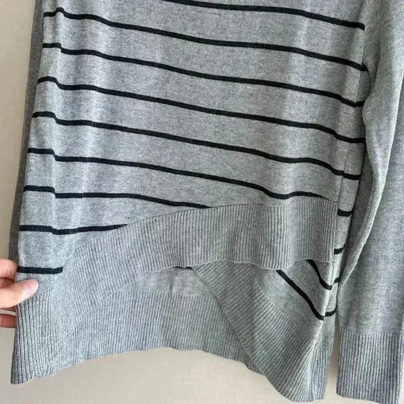 Miami Black Striped Crewneck Grey Pullover Sweater, Tulip Front, Size Medium - Picture 14 of 16